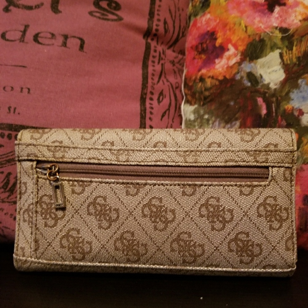 Guess Wallet - Picture 3 of 3